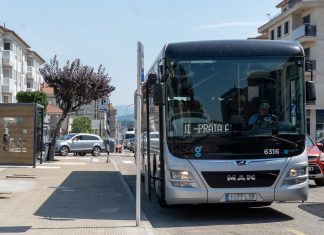 Un autobús vuelve a conectar Tui con Praia América durante el verano