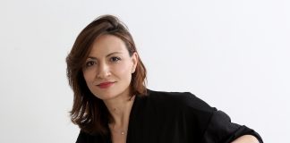 Carla Montero presenta «La dama de la niebla» en la Librería Atlántica de A Guarda