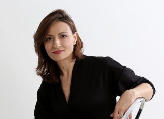 Carla Montero presenta «La dama de la niebla» en la Librería Atlántica de A Guarda