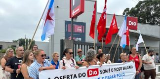 Trabajadores de Supermercados DIA se movilizan en Vigo para reclamar los salarios del convenio provincial