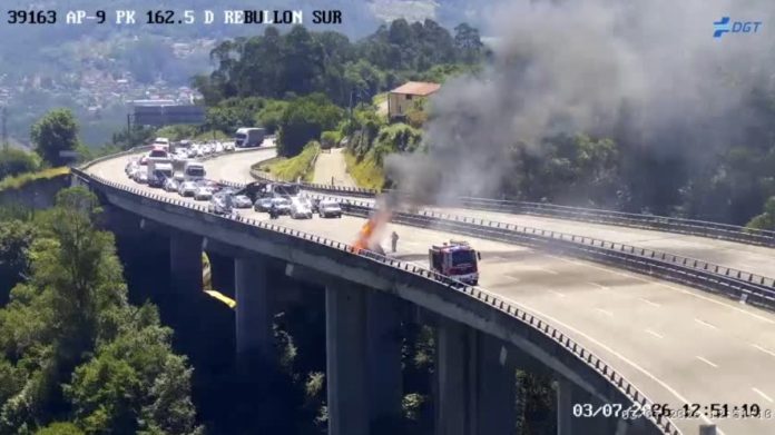 coche ardiendo ap9 mos