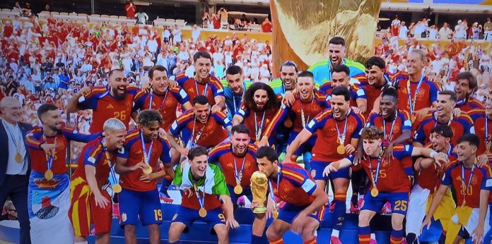 españa levanta copa del mundo