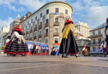 La Porta do Sol se llena de música y baile con la XVI edición de la Festa da Cultura