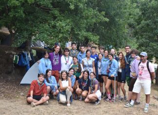 Un centenar de scouts de Sevilla disfruta de su campamento de verano en Mos