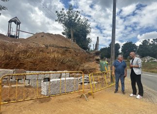 O Porriño construye un nuevo muro en la carretera de Torneiros