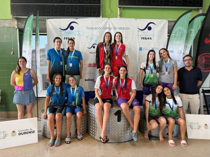 podium junior Club Natación Mos