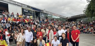 La Praza da Estrela se tiñe de rojo con el España-Bélgica del Mundial