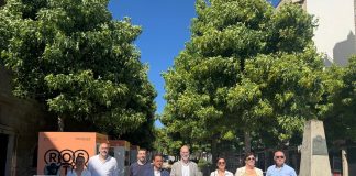 Baiona reúne grandes nombres del arte gallego en la exposición «Rostros»