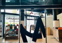 Marisquiño abre en A Laxe su tienda oficial antes del comienzo del festival