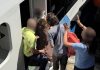Una visitante recibe asistencia sanitaria de urgencia en la isla de Ons tras sufrir un traumatismo