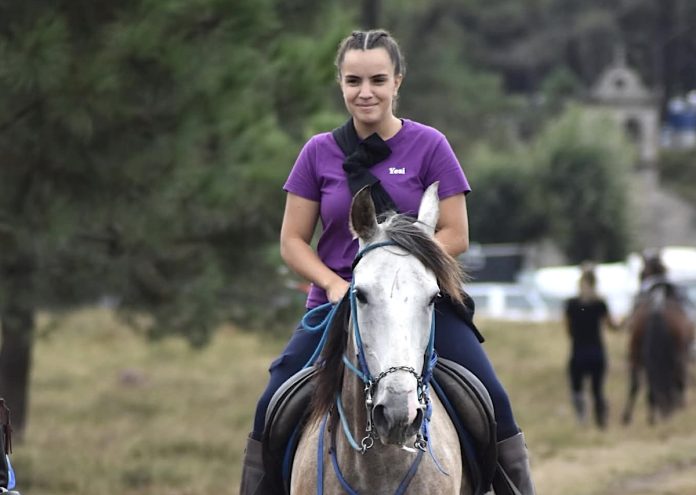Yesenia tomiño caballo