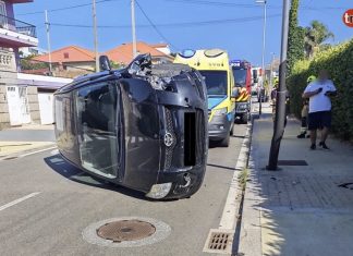 Herido tras chocar contra una farola y volcar con su vehículo en Nigrán