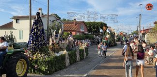 Amorín se llena de color con su tradicional desfile de carrozas