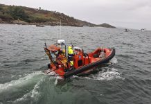 Evacuada en barco desde Ons una mujer de 70 años tras sufrir un golpe en la cabeza
