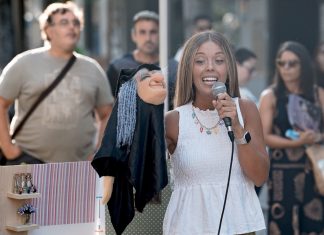 Lleno total en Baiona en el cuentacuentos solidario por Nora