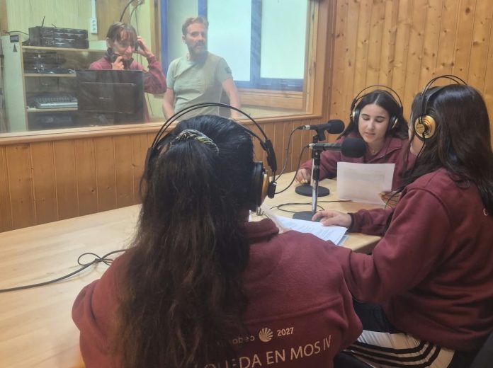 locutoras de radio-Queda en Mos