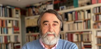 El periodista Pedro G. Cuartango presenta su libro “Crónicas de la Villa de Baiona” en Capitanía Marítima