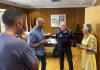 Inma Azorín se reencuentra con la Policía Local de O Porriño casi dos años después de la DANA de Valencia