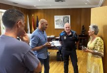 Inma Azorín se reencuentra con la Policía Local de O Porriño casi dos años después de la DANA de Valencia