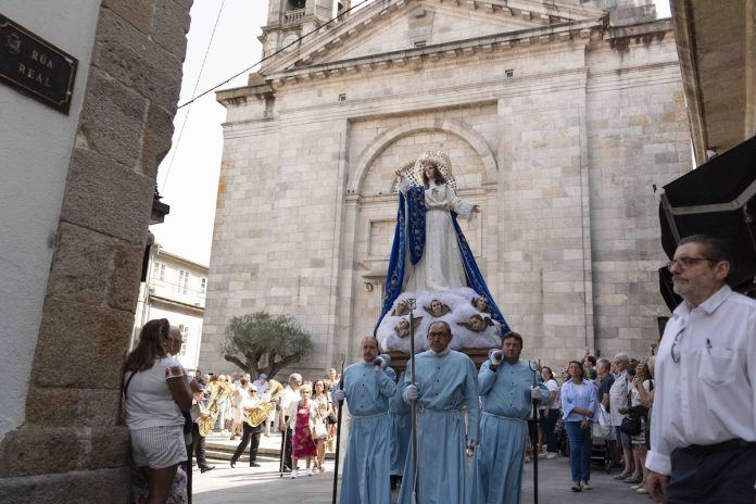 Procesión con la virgen de la Asunción en Vigo