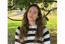 La escritora Aroa González presenta en Tui su primera novela «Mundos paralelos»