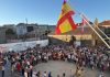 Baiona muestra su apoyo a Ceuta con una multitudinaria concentración ante el Concello