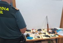 Detenido tras hallar dos armas de fuego ocultas en un monte de Nigrán