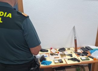 Detenido tras hallar dos armas de fuego ocultas en un monte de Nigrán