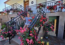 Isaura convierte su casa de Amorín en un pequeño patio de Córdoba