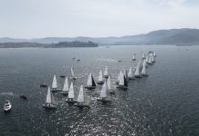 Baiona estrena líderes en un Trofeo Príncipe de Asturias condicionado por el viento