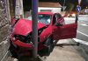 Un herido tras chocar un coche contra una casa y una farola en Nigrán