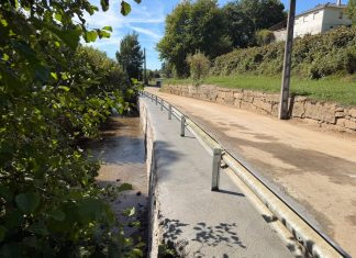 Mos repone con fondos propios el muro de A Noveleda, en la ribera del Louro