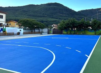 El Concello de Oia renueva la pista deportiva del CEIP Mestre Manuel García