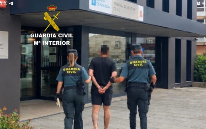 DETENIDO a guarda ROBO