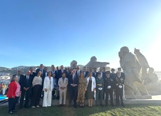 Baiona celebra la Hispanidad al ritmo de Los Panchos