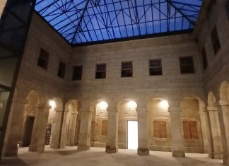 Dieciocho puestos llenan de artesanía y producto local los Espazos Efémeros de Tui