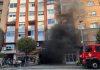 Trasladado al hospital un bombero durante la extinción de un incendio en un garaje de Vigo