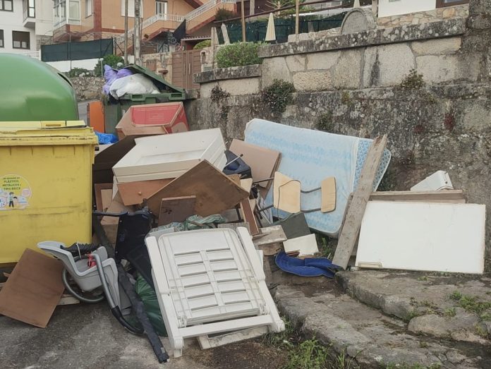 residuos en la vía pública baiona