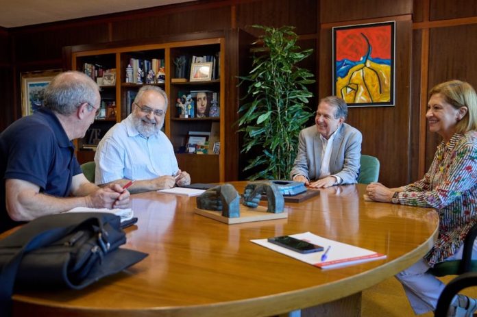 reunión Caballero-Elena Espinosa-SOS Sanidade Pùblica