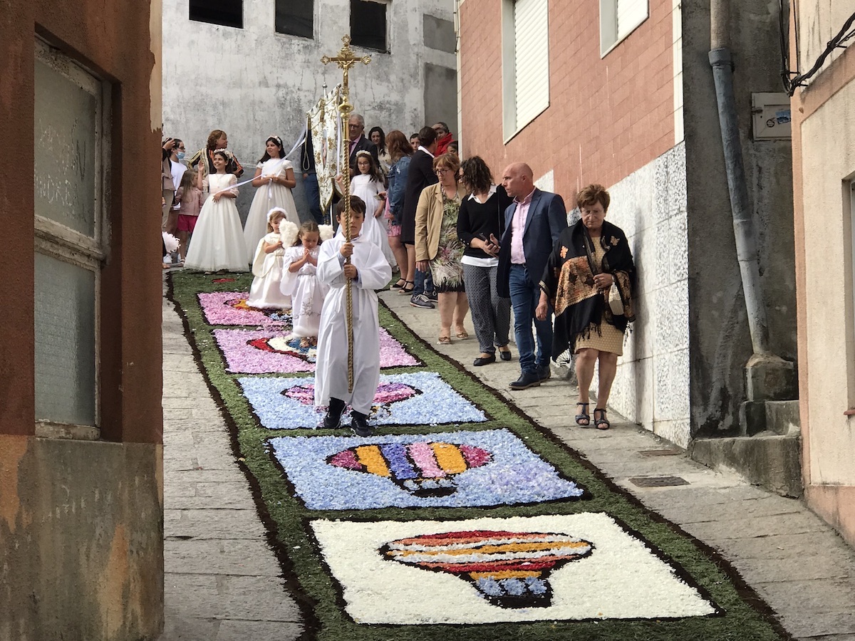 NP-20062022-As-Alfombras-Florais-voltaro-n-a-encher-de-cor-as-rúas-guardesas