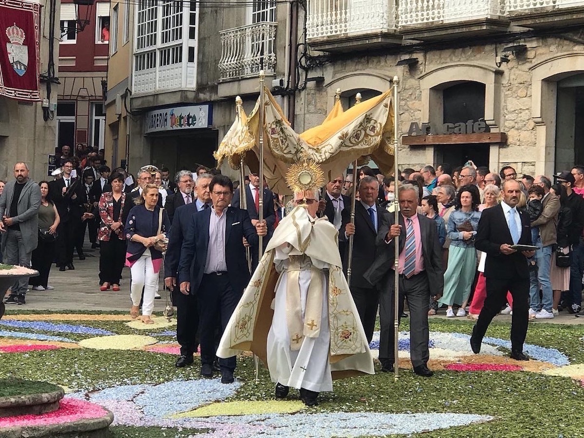 NP-20062022-As-Alfombras-Florais-voltaron-a-encher-de-cor-as-rúas-guardesas-8