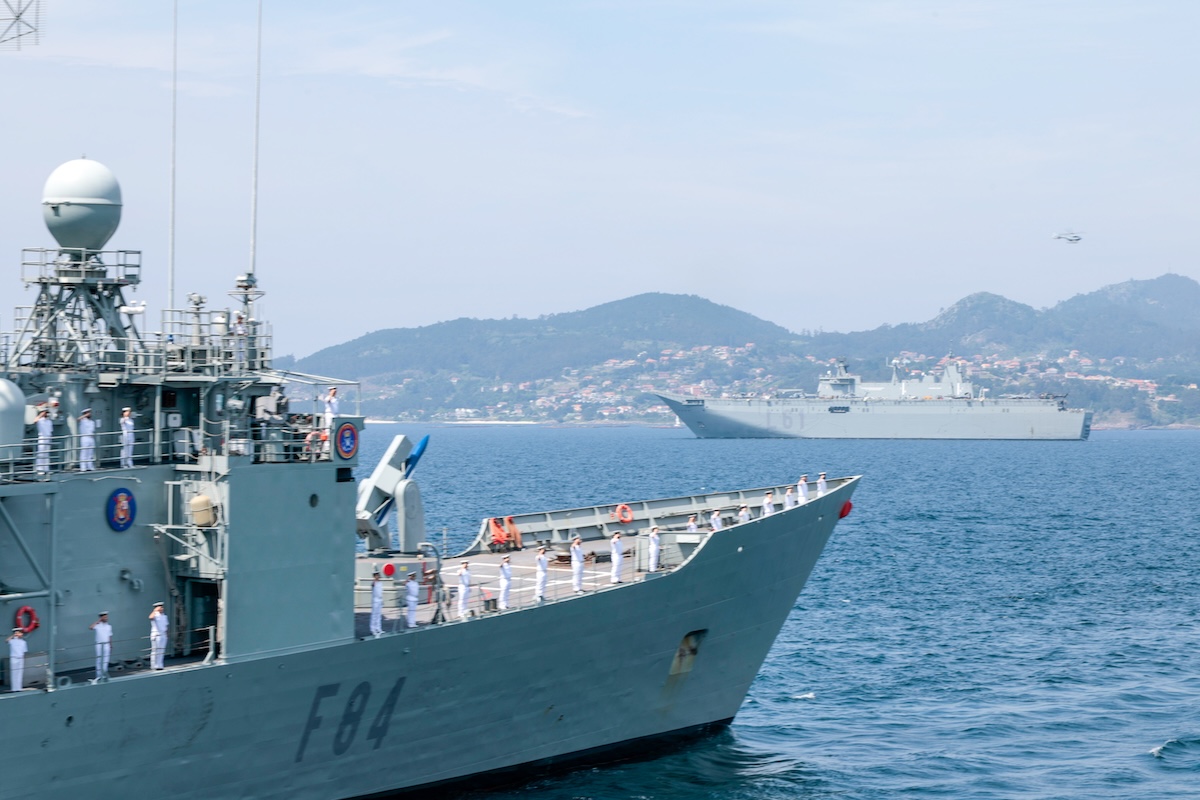 asiste-a-bordo-del-buque-de-accin-martima-audaz-a-la-revista-naval-presidida-por-sm-el-rey-felipe-vi-foto-rubn-somontemde 55301145131 o