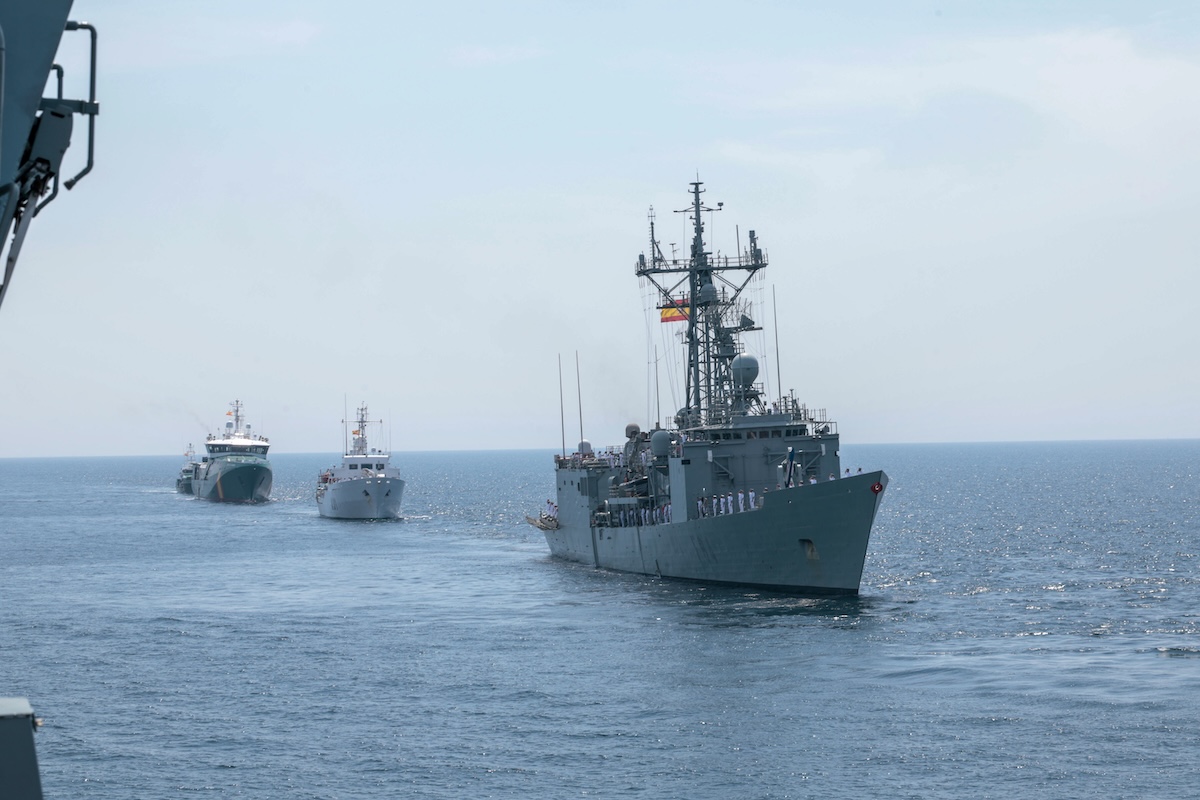 asiste-a-bordo-del-buque-de-accin-martima-audaz-a-la-revista-naval-presidida-por-sm-el-rey-felipe-vi-foto-rubn-somontemde 55301299238 o