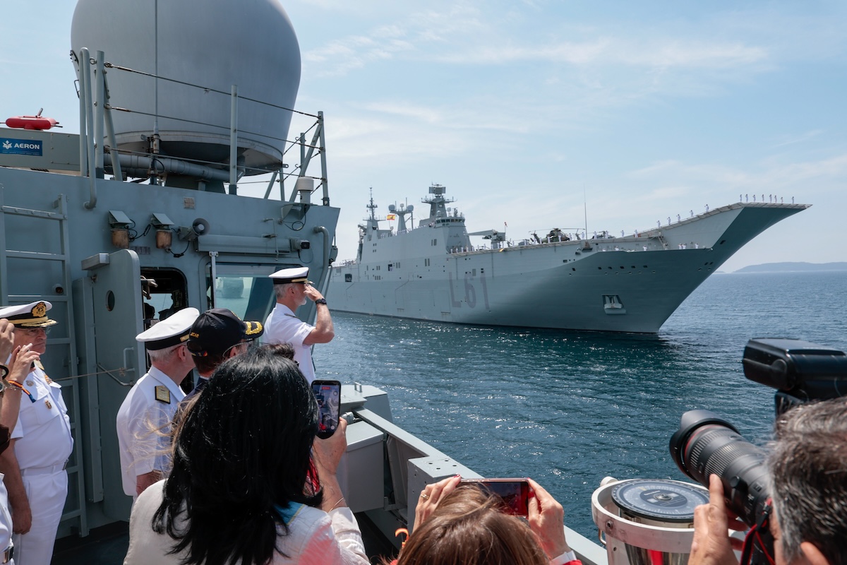 asiste-a-bordo-del-buque-de-accin-martima-audaz-a-la-revista-naval-presidida-por-sm-el-rey-felipe-vi-foto-rubn-somontemde 55301554965 o