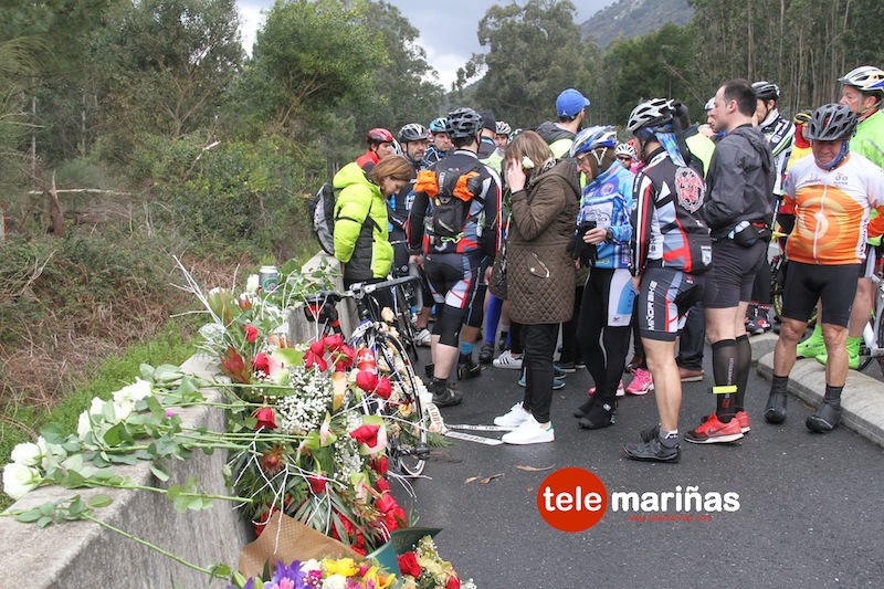 concentracion_homenaje_ciclistas_aguarda2
